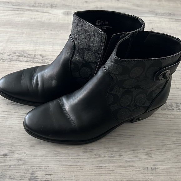 Coach Fall/Winter booties! 🍂❄️🍃 - Picture 3 of 10